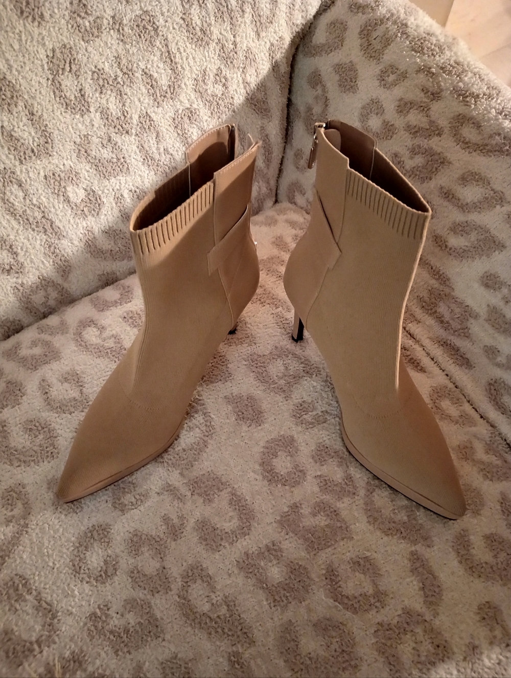 Cozy Island Sassy Move Pointed Toe Ankle Boots